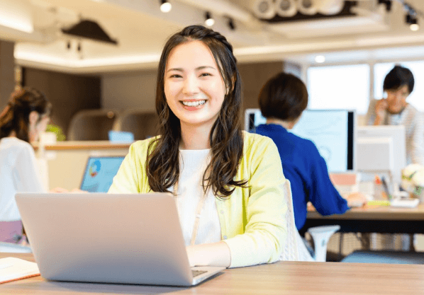 【ファッション雑誌編集未経験求人はどこで探す？】職種未経験◎、残業20h以内、フレックス・在宅勤務可の好条件待遇！