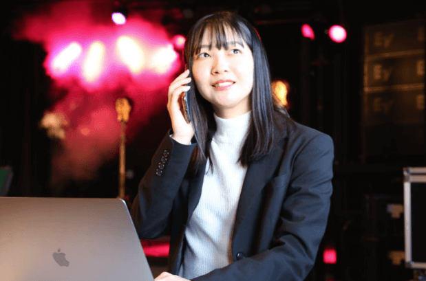 【芸能人マネージャーの好条件求人どこで探す?】未経験歓迎！学歴不問、アイドルやアーティストのマネージャーなど希望の求人が見つかる！