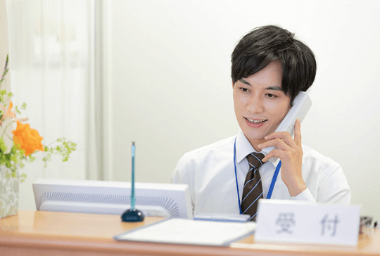 【医療事務の男性正社員求人どこで探す?】未経験歓迎、月給30万円〜、賞与年2回、定時退社、年休157日など希望の職場が見つかる！