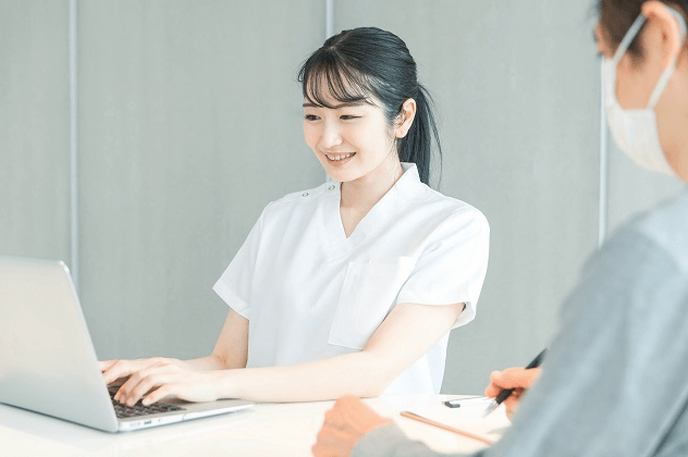 【介護事務の好待遇求人どこで探す？】未経験歓迎／土日祝休／17時半退社／賞与実績100万円／年休122日など希望の職場が見つかる！