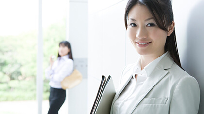 【証券会社事務の好待遇求人どこで探す？】未経験・第二新卒歓迎／残業なし／年休122日／専門知識が身につく証券会社で希望の職場が見つかる！